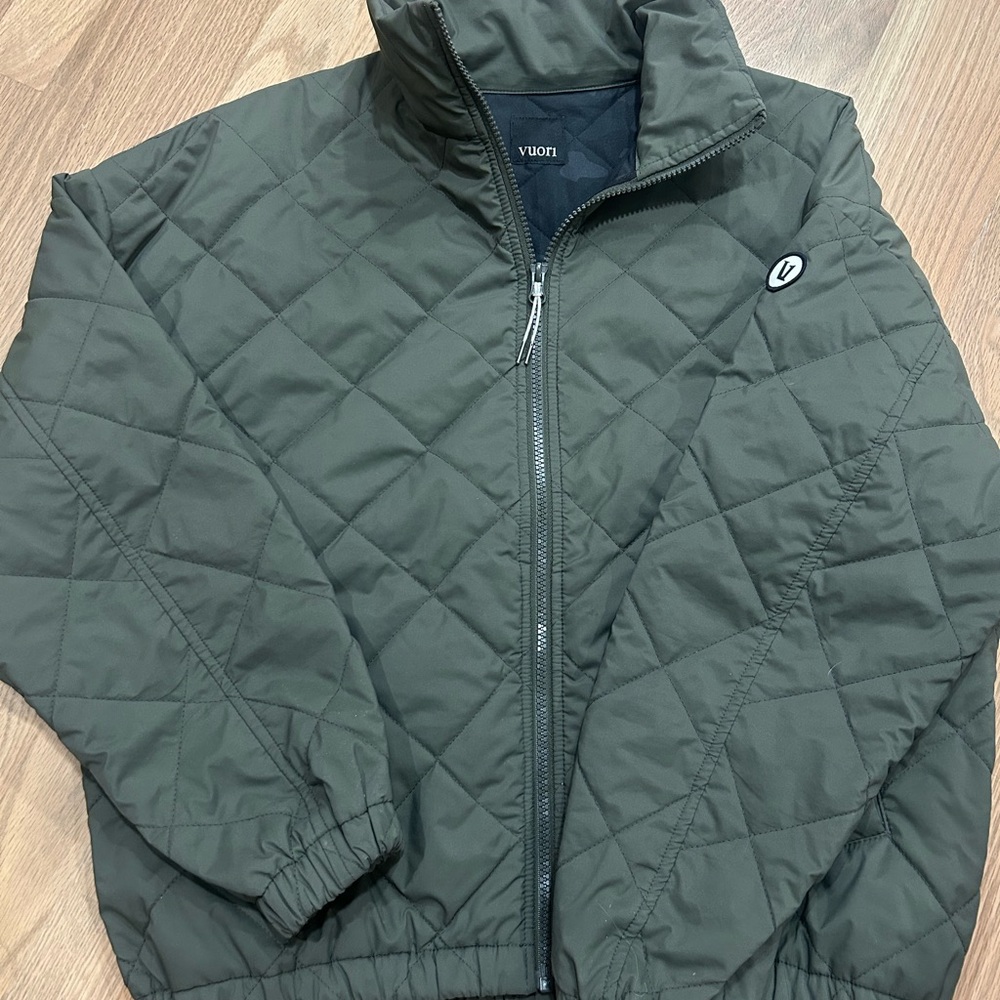 Vuori Halo Quilted Jacket in Dark Green - Size Medium